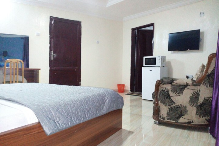 Room 8 of 28