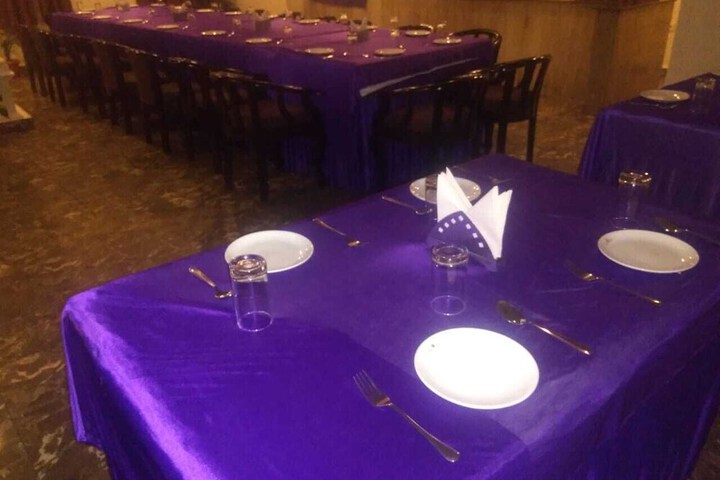 Dining 35 of 65