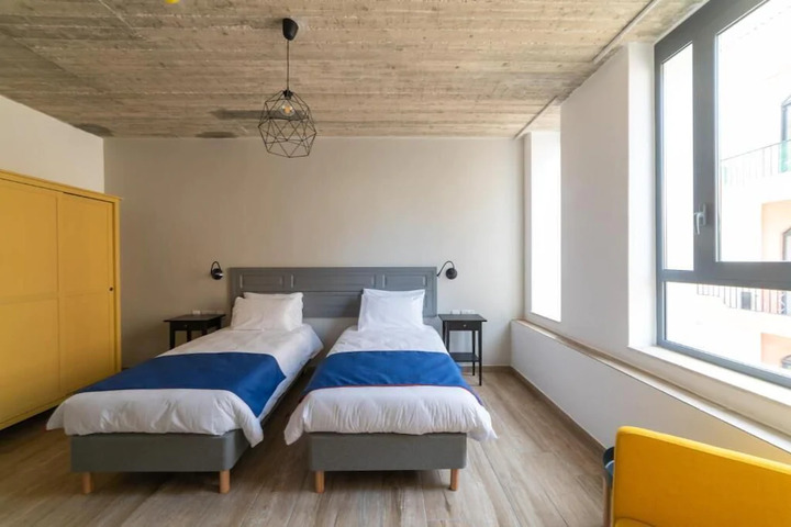 Room 7 of 8