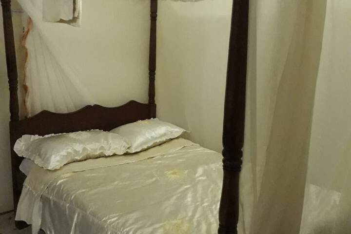 Room 5 of 12