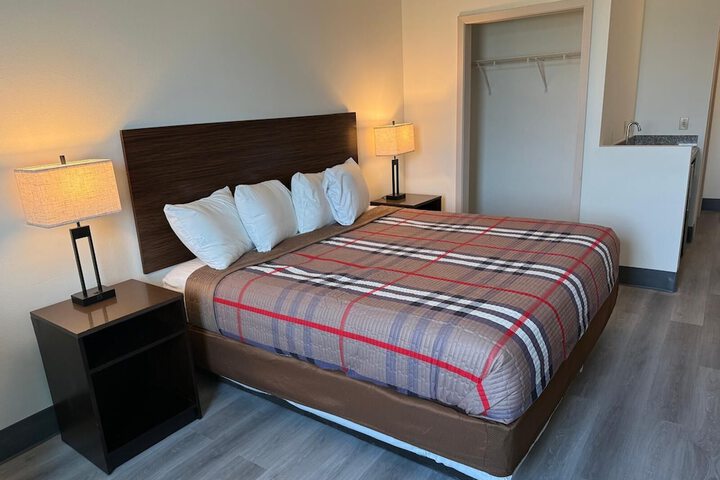 Room 16 of 39