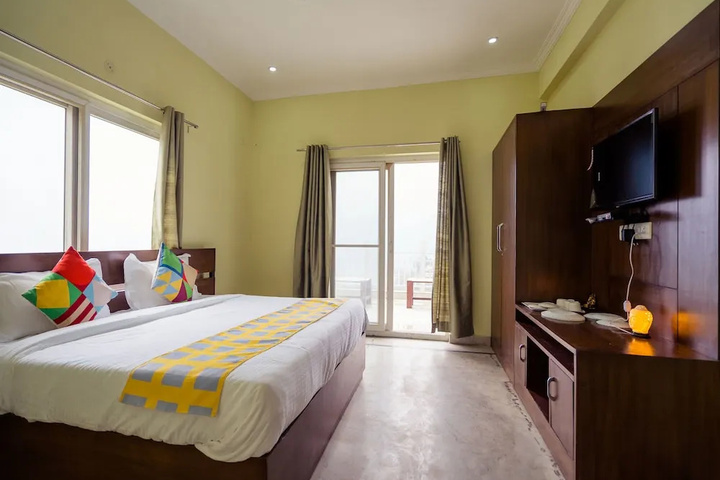 Room 4 of 10