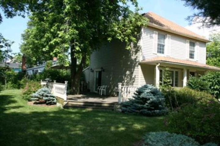 Image of THE READ HOUSE