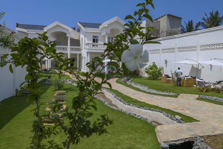 Hotel Exterior 69 of 73