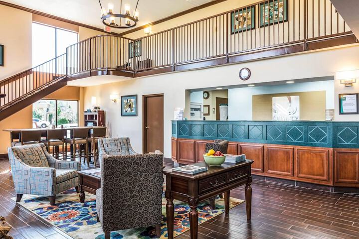 Entrance & Lobby