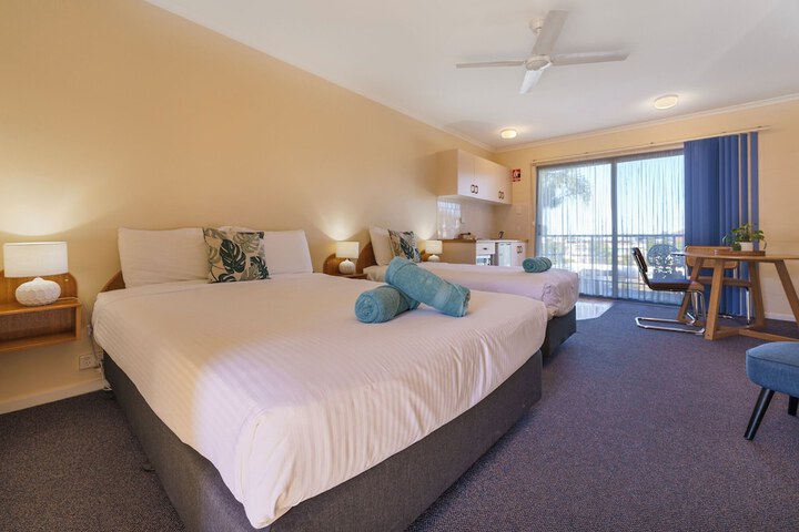 Room 9 of 26