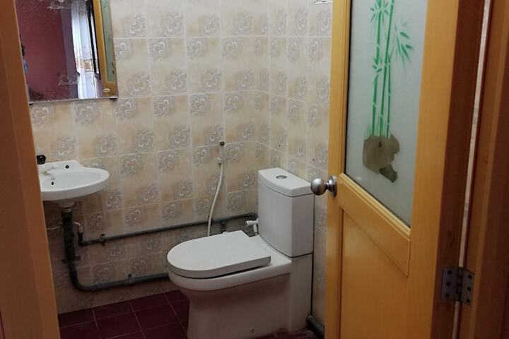 Room 32 of 57