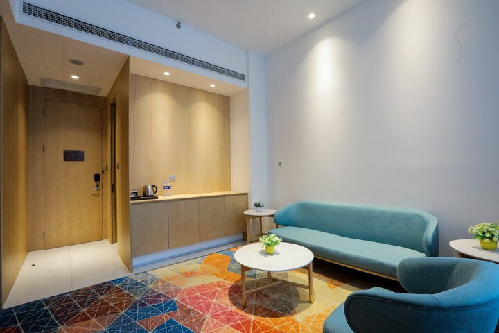 Room 15 of 60