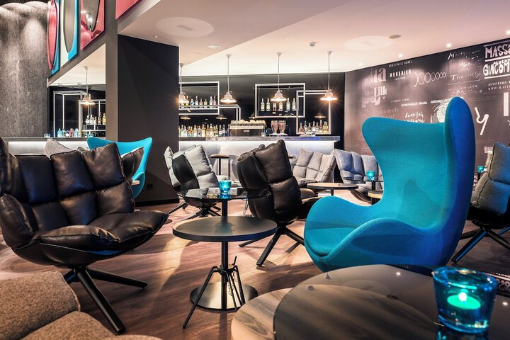 Lounge 29 of 43