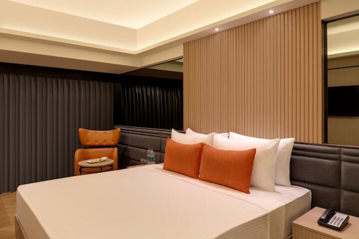 Room 9 of 72