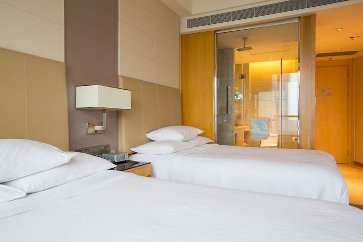 Room 4 of 25