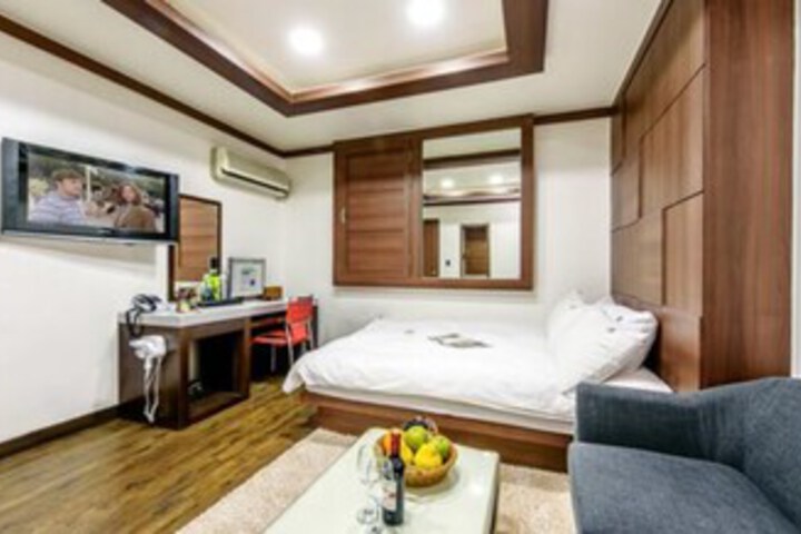 Room 34 of 37