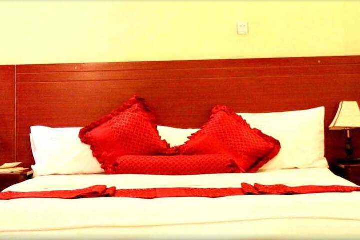 Room 9 of 21
