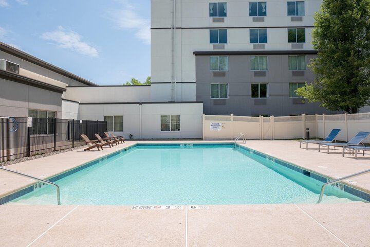 Pool 44 of 60