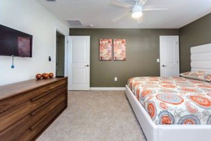 Room 6 of 24