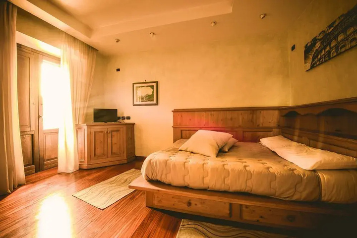 Room 3 of 15