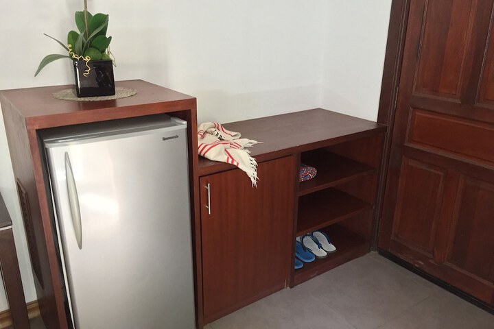 Room 4 of 37