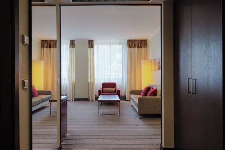 Room 7 of 65