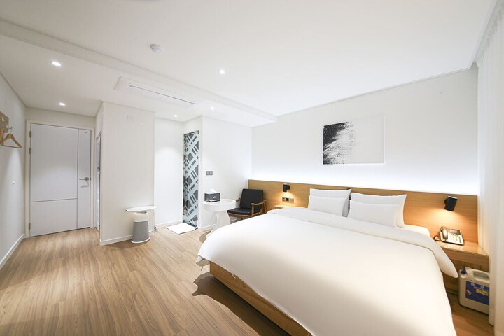 Room 4 of 39
