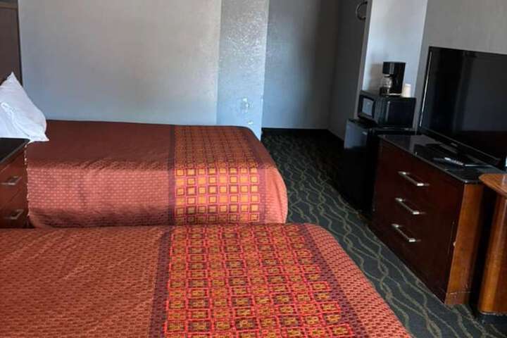 Room 4 of 7