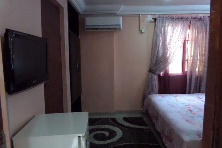 Room 17 of 33