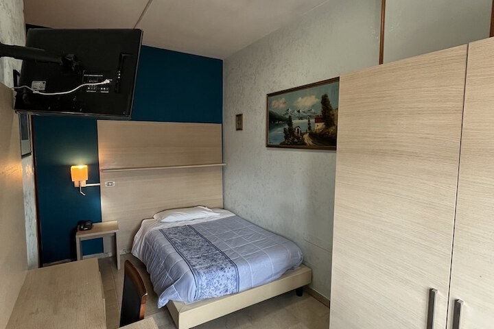 Room 27 of 54