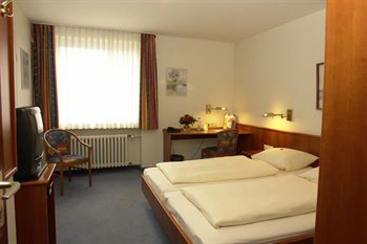 Room 4 of 10