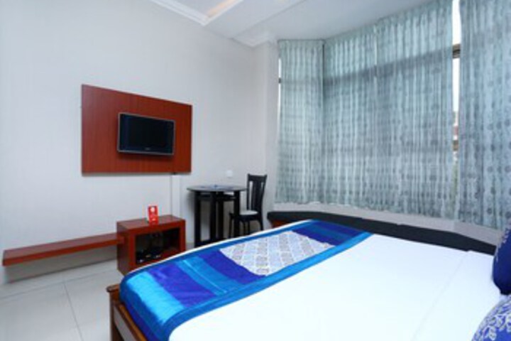 Room 25 of 28