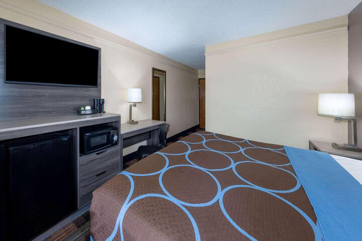 2 Queen Beds (8 of 8)