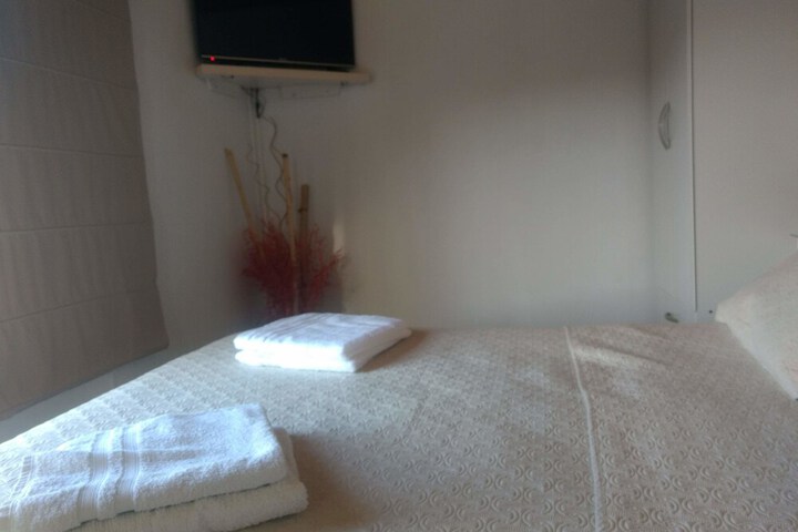 Room 8 of 10