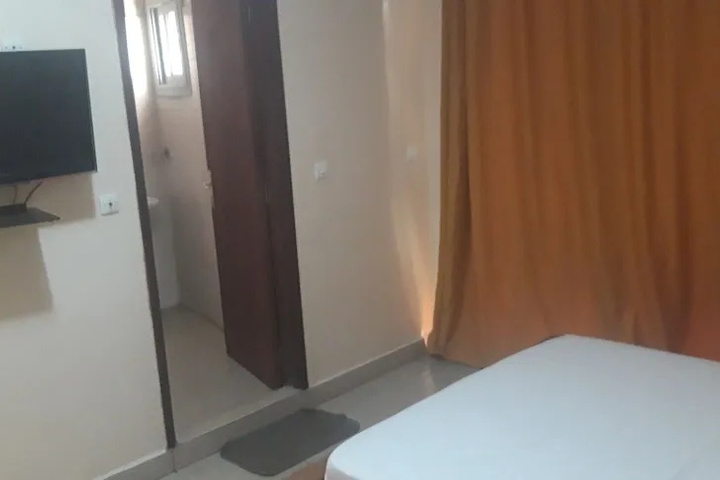 Room 2 of 17