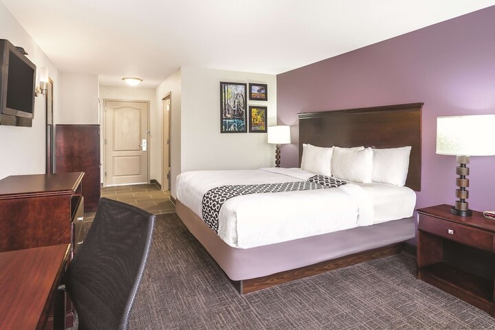 1 King Bed Accessible (11 of 13)