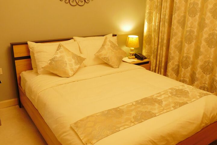 Room 5 of 33