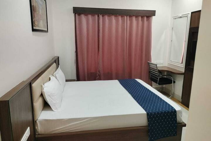 Room 3 of 10