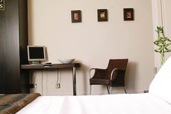 Room 4 of 14