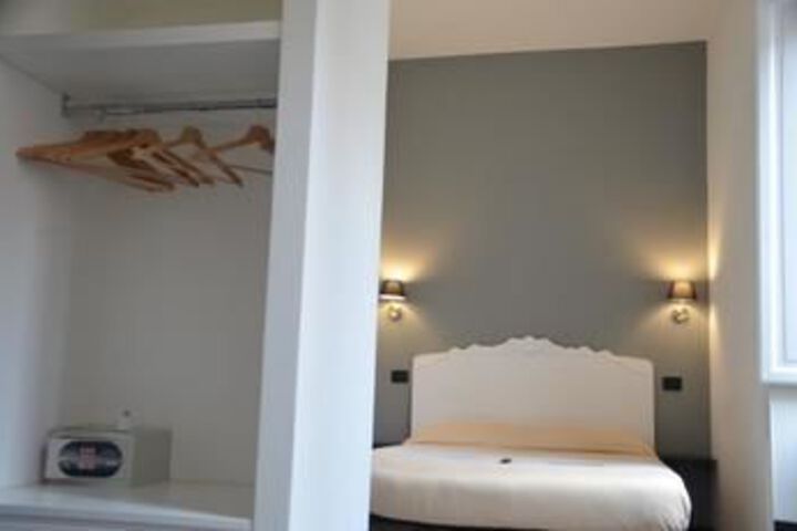 Room 11 of 20
