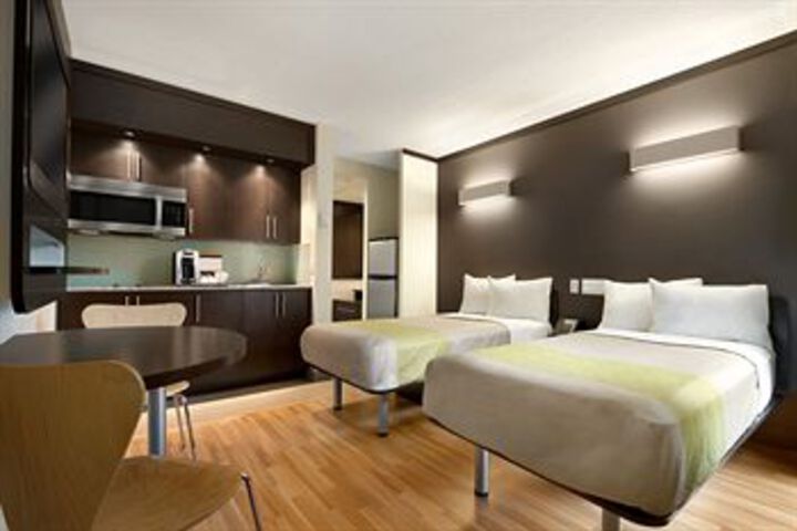 Hotel Suite Photo