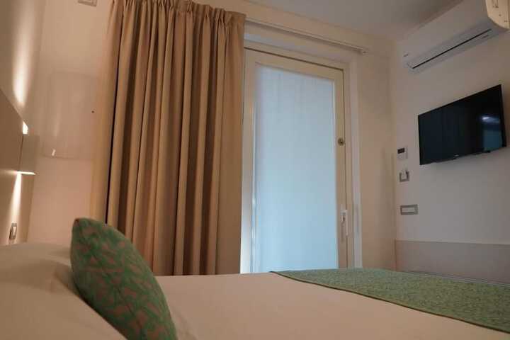 Room 12 of 64