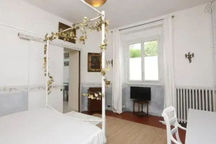 Room 2 of 11