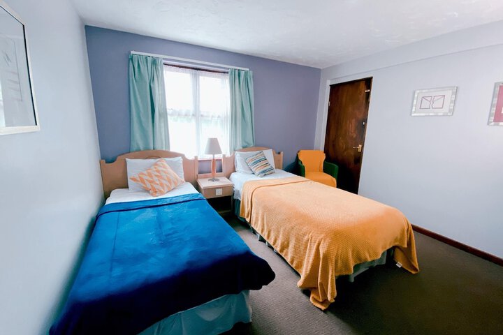 Room 13 of 38