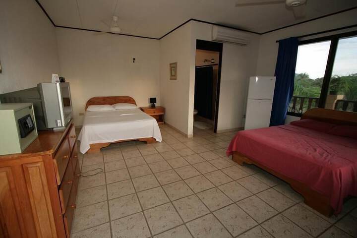 Room 2 of 32