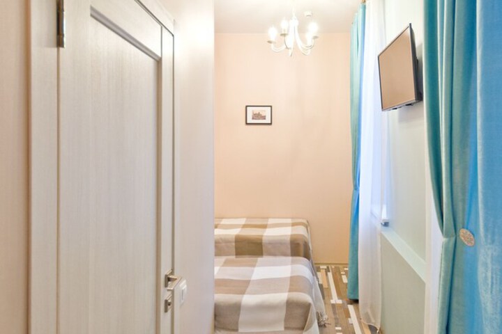 Room 12 of 36
