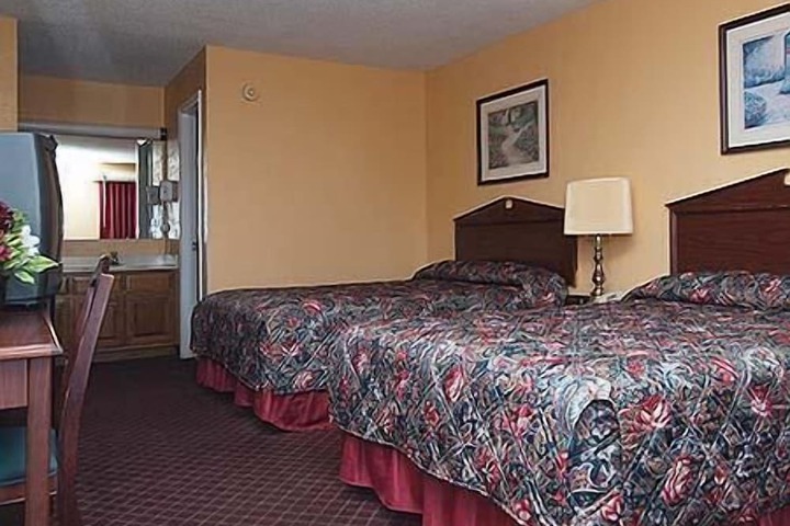 2 Double Beds (7 of 8)