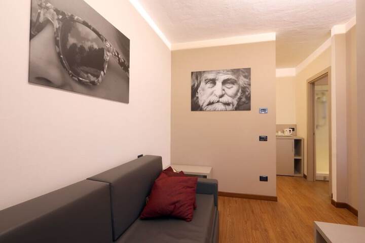 Room 9 of 35