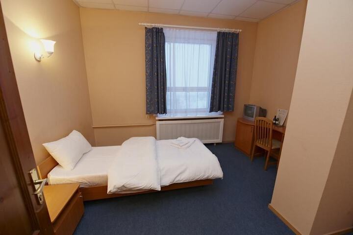 Room 13 of 86