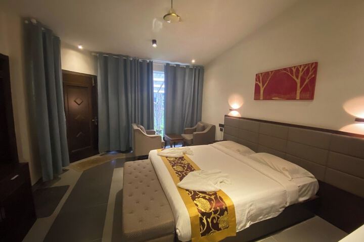 Room 8 of 31