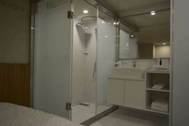 Room 8 of 41