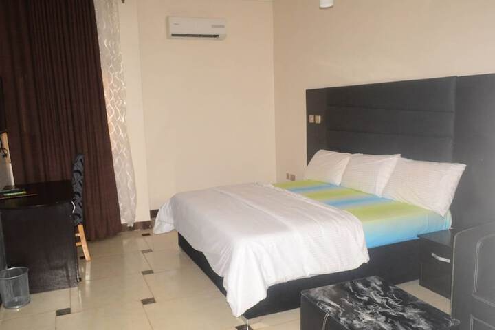 Room 5 of 20