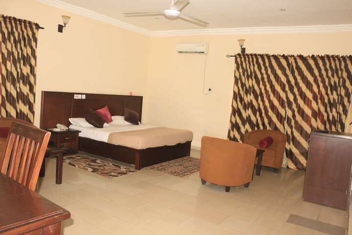 Room 8 of 16