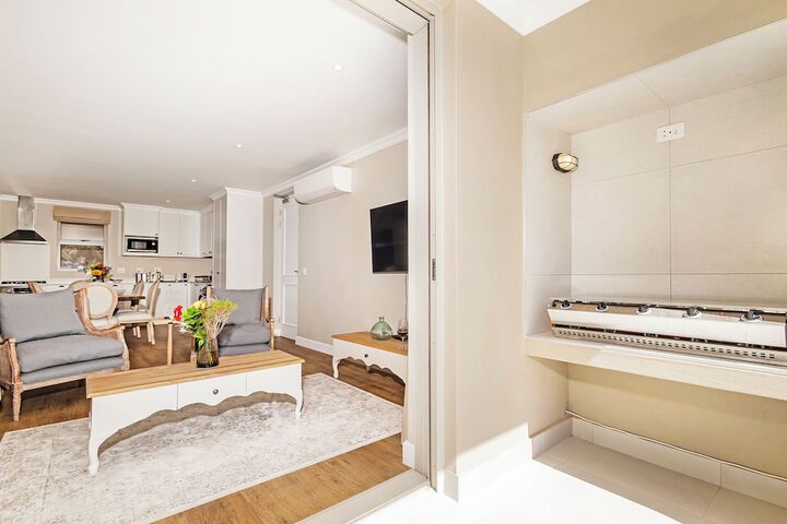 Room 105 of 220